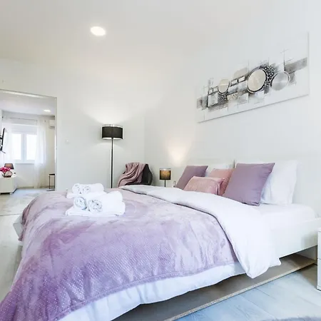 2sis 2 Apartment
