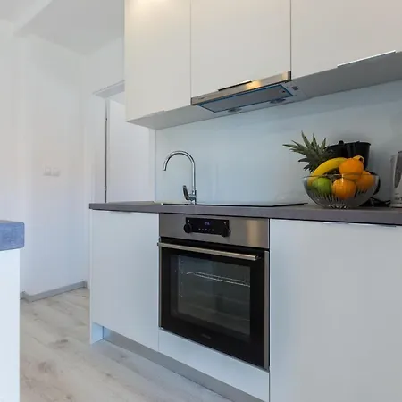 2sis 2 Apartment
