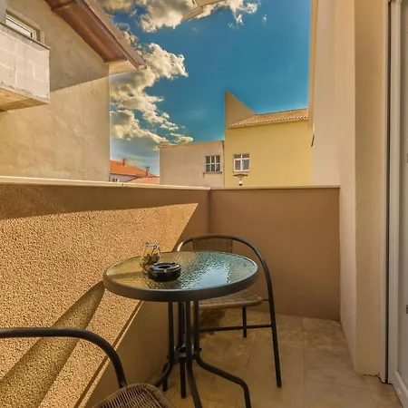 2sis 2 Apartment Zadar