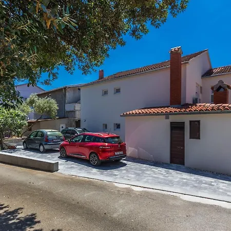 2sis 2 Apartment