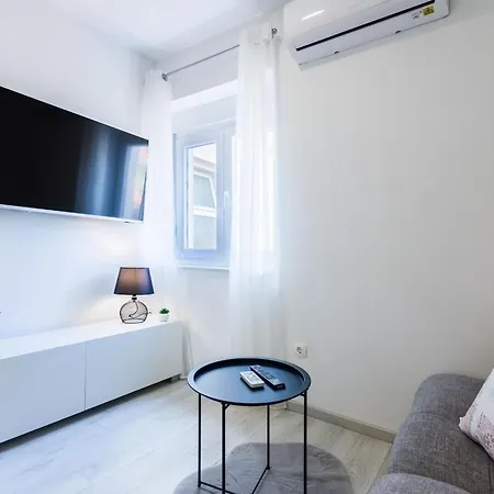 Apartment 2sis 2 *